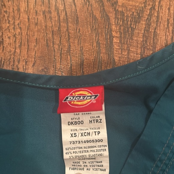 4 women scrub tops - Picture 10 of 14